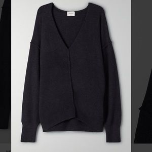 Aritzia Wilfred free v neck sweater